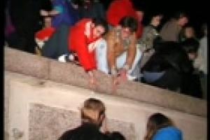 Reagan Speaks at the Berlin Wall Reagan Speaks at the Berlin Wall